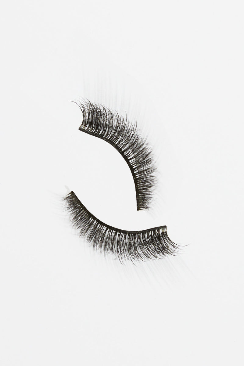 Wink Fluttery False Lashes – Playful Promises